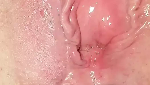 Katrin liebt den Delfin im Arsch und Squirtet