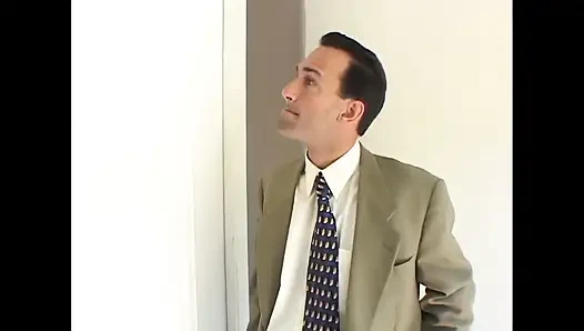 Vanessa Videl: Sert sikilmek isteyen kızgın bir MILF