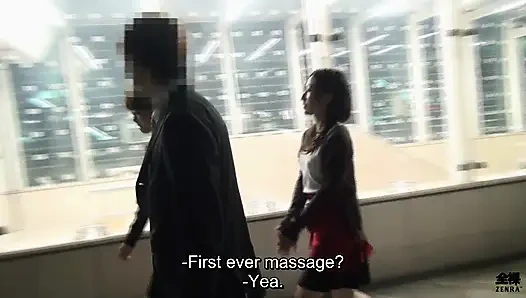 Jav yıldızları masöz oynuyor ve yeni bir müşteriye hayatının rubdown'ını veriyor