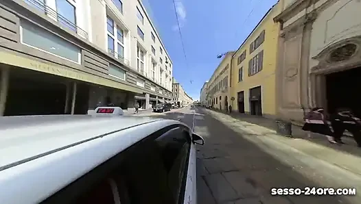 2 muhteşem lezbiyen yarak alıyor (İtalyan pornosu)