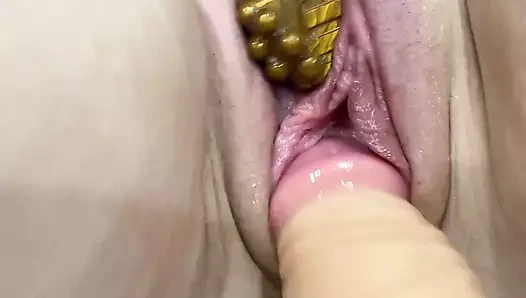 Bonnie yine sikişiyor. Bu kez vise kavrama ıslak göt amcık dudakları yarak etrafında kıskaç