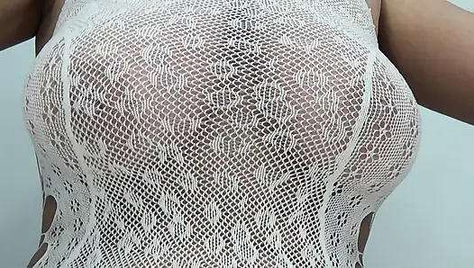 Beyaz Takım Elbiseyle Olgun Solo