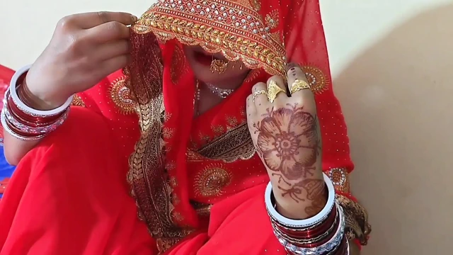 Güzel yeni evli evli kadın sari romantizmi ve sikişiyor net Hintçe ses