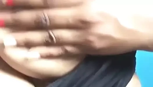 Hint aunty gösterme ona siyah sutyen göğüsler üzerinde kam