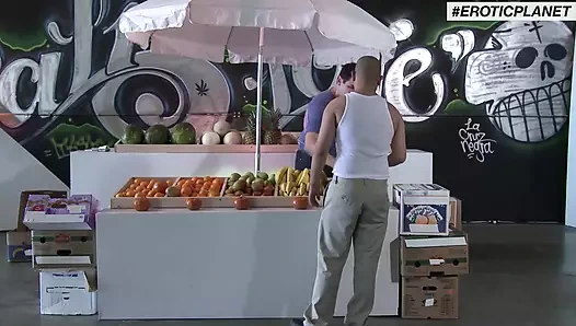 Ateşli üçlü seks - iki edepsiz hatun anal