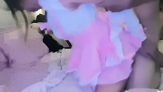 Kiraz pembesi hizmetçi