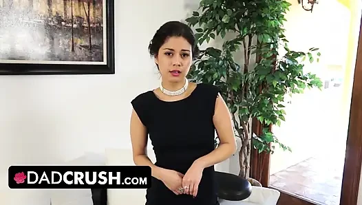 Dadcrush - cömert üvey baba gergin üvey kızının iş görüşmeden önce gerginliği bırakması için yardım ediyor