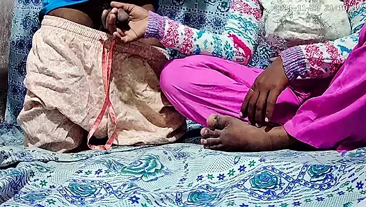 Hintli genç kız ve oğlan ormanda seks yapıyor xnxx