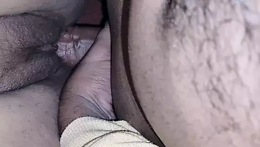 Çok sevimli ve güzel bir kızı sikiyorum.