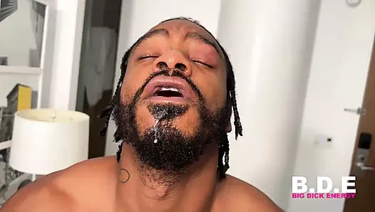 Büyük siyah yarağımla o sıkı kaslı götünü dölliyorum