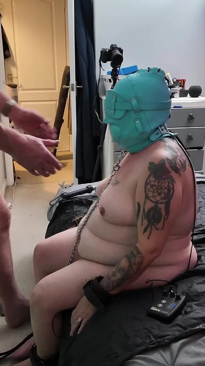 Тренировка глубокой глотки грязной шлюшки учительницы, часть 4