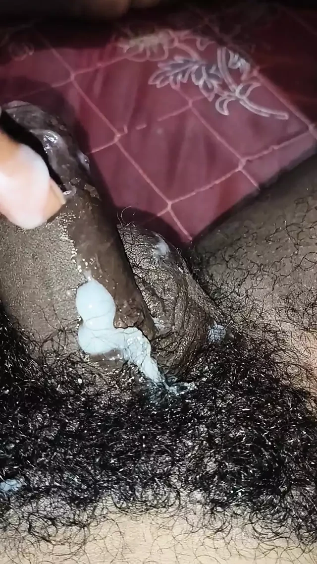 Yatak odasında sperm spred sperm masajı ile yarağa mastrubation