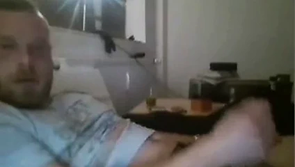 Yakışıklı sarışın ayı mastürbasyon