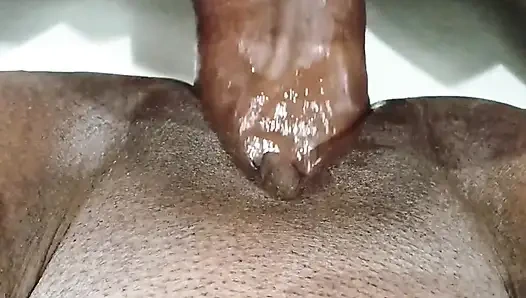 Hintli tombul kız arkadaş büyük yaraklı erkek arkadaşıyla sikişiyor