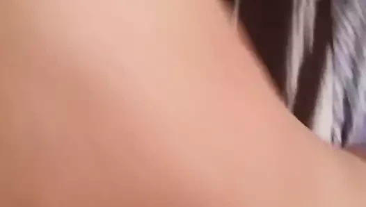 Fid dandole a su mujer.