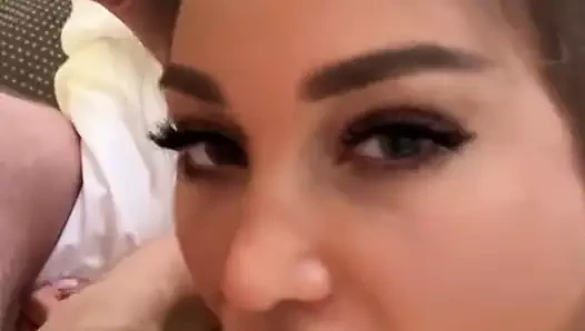 Sarışın emme çük ve boşalmak içinde ağız