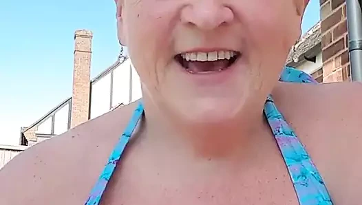 Bahçede meme tacizi