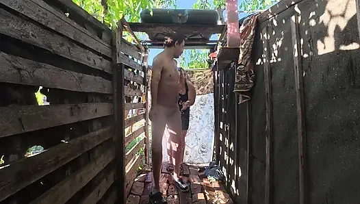 Açık havada duş çifti