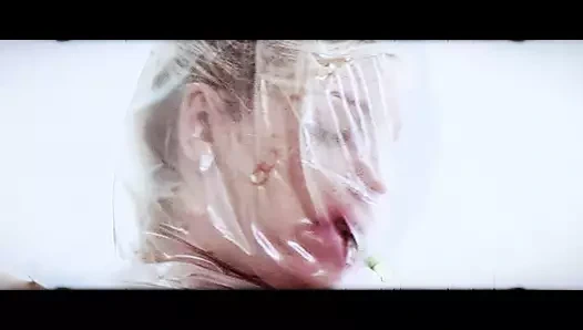 KALTAK SERT BIR YARAKTAN SONRA YARAĞıN UCUNDAN DÖL YALAMANıN TADıNı ÇıKARıYOR