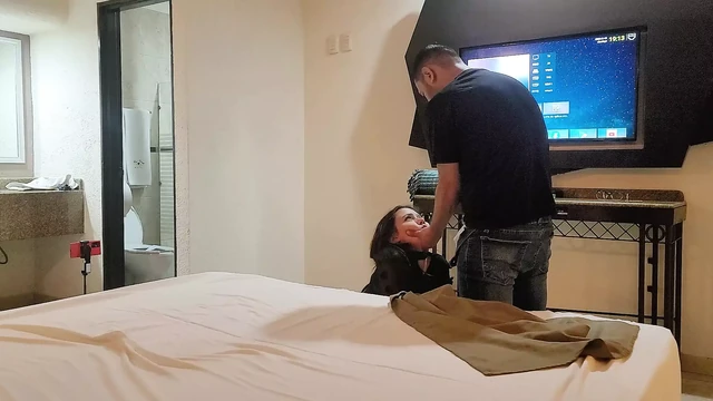 Уничтожай меня, просвещай, приучи меня к дисциплине за то, что я шлюха. Я хочу только служить тебе.