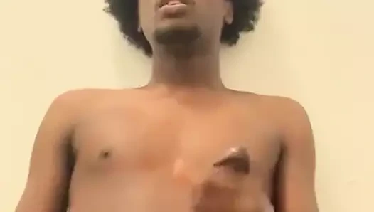 Zenci adam boşalıyor