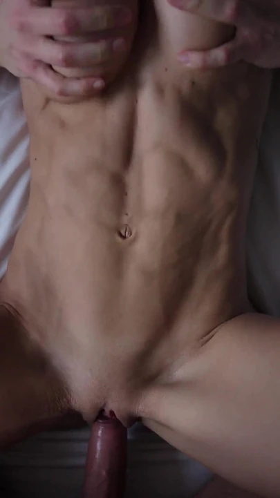 Fitness hocası onu iki kez boşaltıyor