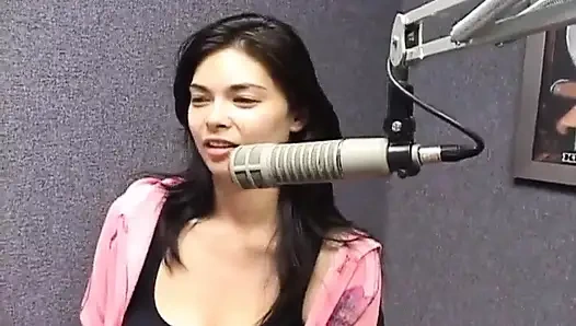 Honolulu'da Tera Patrick'in yer aldığı radyo röportajı