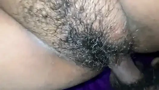 Ateşli Hintli kadın evde yalnız