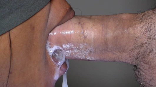 Benim horoz üzerinde narin siyah ağız beni cum yapar