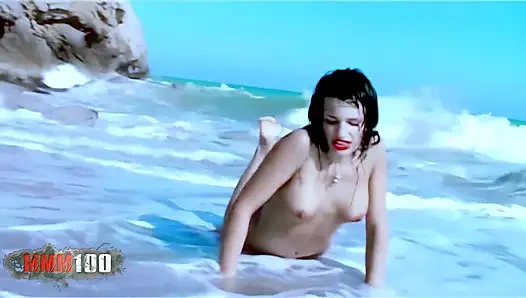 Nina Roberts: denizde soyunan inanılmaz Nina Bornozlar