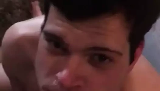 ibne beslenmek için yalvarır