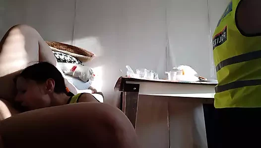 Ateşli polis lezbiyen üçlü grup seks