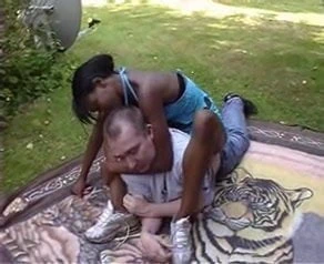 Siyah ve mavi seni boğuyor