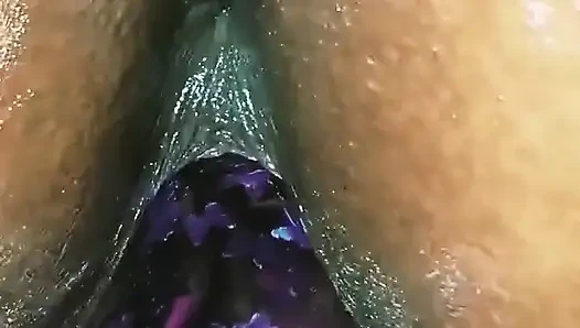 Çifte Oyuncak Göt Amcığı Ve Ayaklarıyla Oynuyor (dildo Ve Vibratör Bakış açısı)