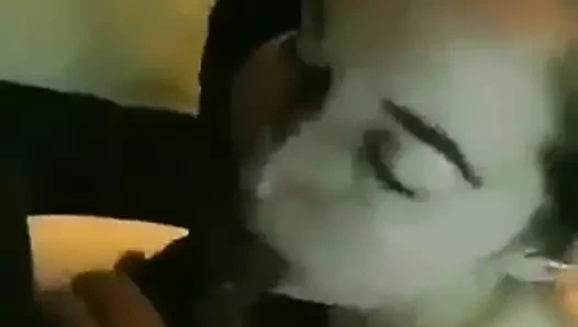 Greek pipa sta gonata kai ligo laruggi