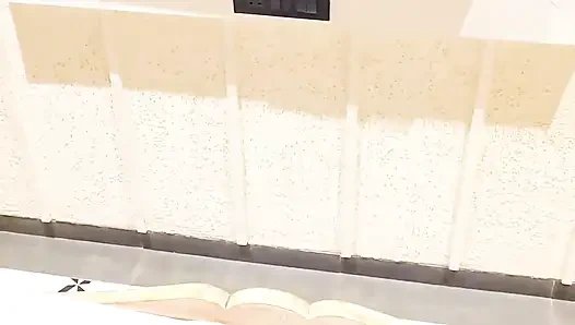 Ateşli evli kadın yabancıyla tanışmadan önce aldatılan kocasına sakso çekiyor