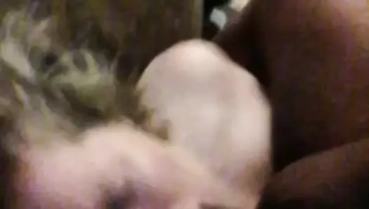 Kirli sürtük sherre86 gırtlağına kadar alıyor