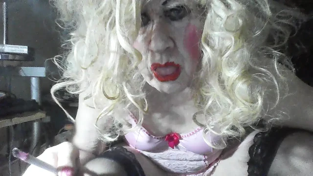 Pis sikiş orospu yarak seviyor. Sarah Shitcunt sadece yarağı seviyor, herhangi bir yarak, siker misin? O telaşlı değil