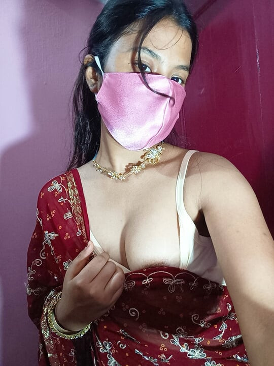 Ateşli kırmızı seksi sari kız oynuyor 🤤