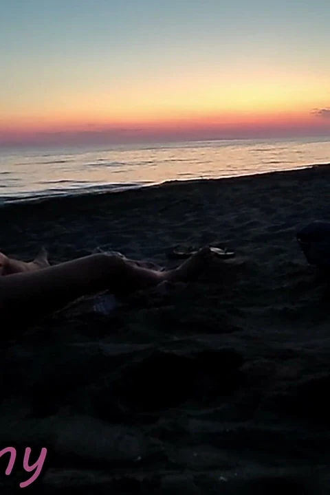 Yarak teşhiri Fransız öğretmen orta yaşlı seksi kadın riskli plajda oral seks maspalomas çıplak plaj boşalması insanlar