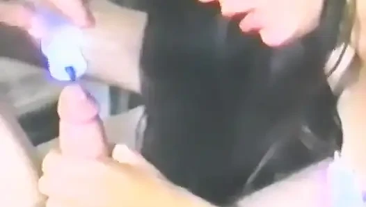 Yarağa aç esmer derinden emmeyi seviyor