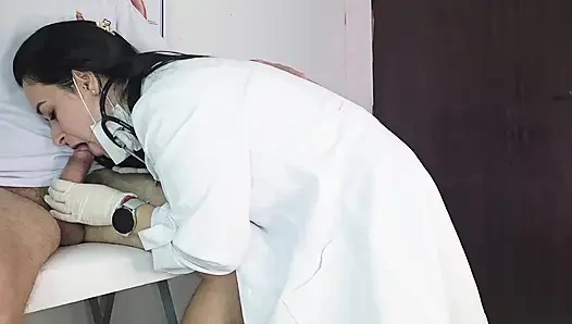 Üniversite acil durumu: hemşire öğrenciyi sürekli ereksiyonla muayene ediyor