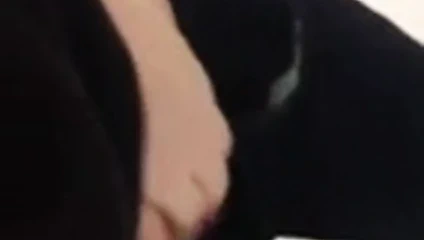 Turk kiz ayak ustu basiyor amina parmagi