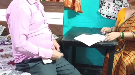 Öğretmen ve öğrenci xxx sert sikişiyor (rahul ve savita seks Hint pornosu)