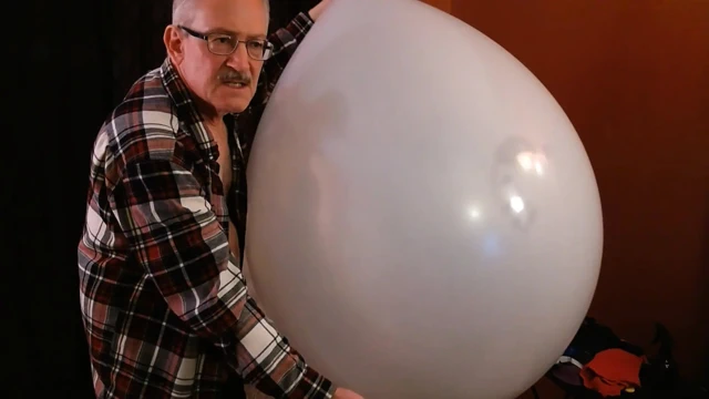149) iki dev yuvarlak balon, bir 17" yuvarlak balon pop eğlencesi