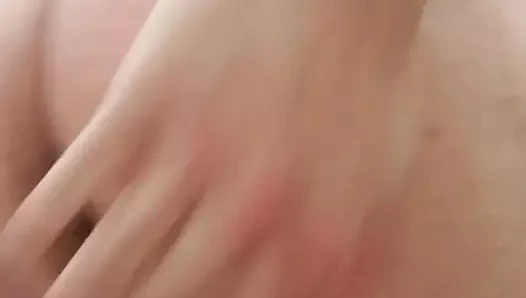 Büyük götümle duşta oynuyorum