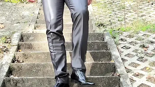 Parlak Takım Elbiseyle Açık Açık Hava El Hareketi