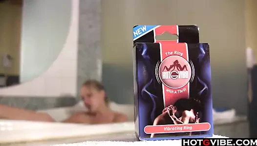 kalın sarışın solo oyun içinde the hottub