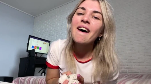 Üvey kız kardeş sana çorap deniyor