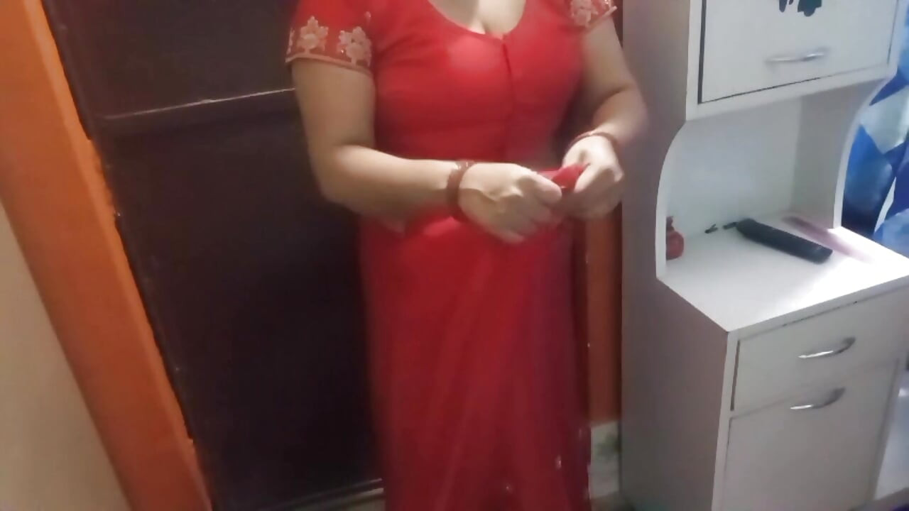 Güzel Hintli kadın romantik bir ilişki yaşıyor